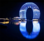 The Dreamlike “Moon” on Taihu Lake